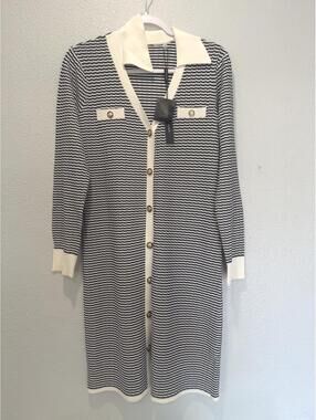 Long Sleeve Button-Down Knit Dress with Collar and Pocket Fl